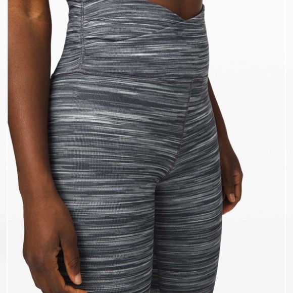 Lululemon Align crop 21’ cross waist - Picture 3 of 8